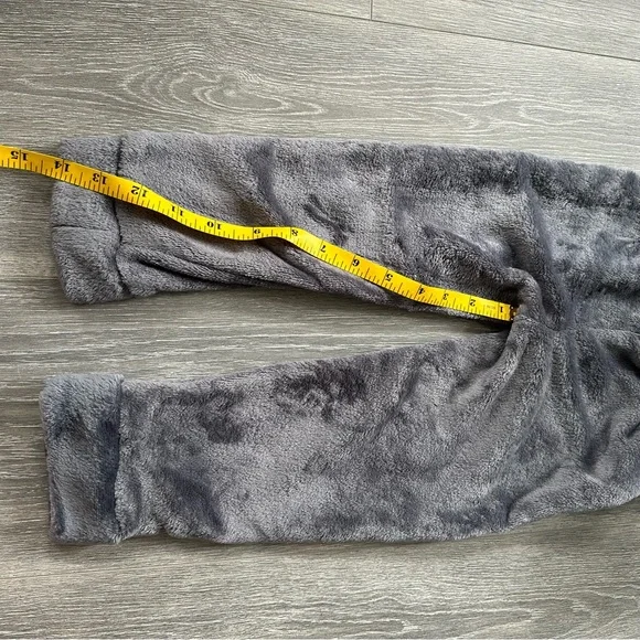 New 3T faux fur top and pant fall/winter set - Picture 7 of 11